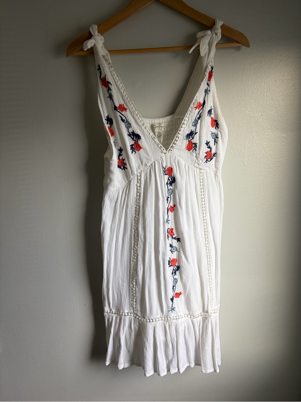 Jessica Simpson White V-Neck Embroidered Tie-Shoulder Sundress